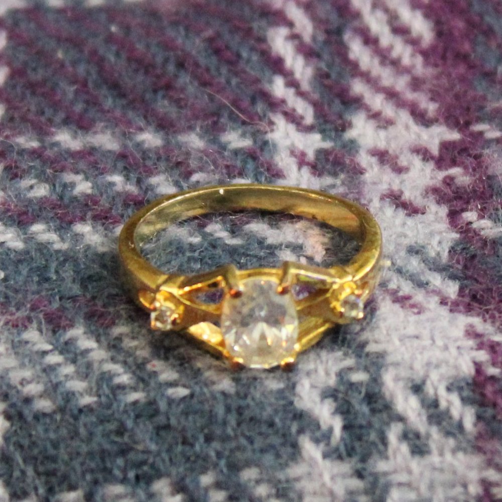 Three Stone Gold-tone Faceted Glass Ring Size 8